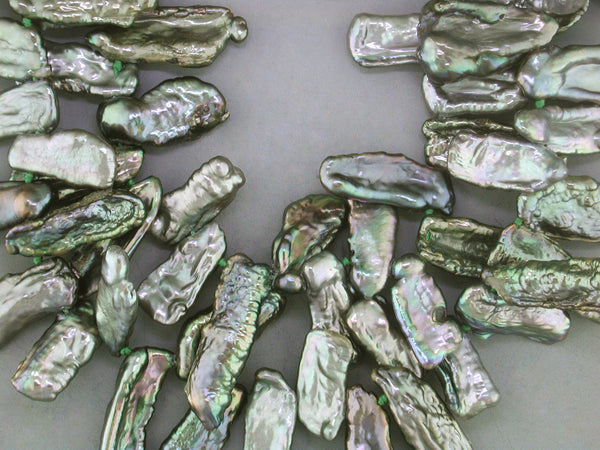 GREEN STICK PEARL NECKLACE