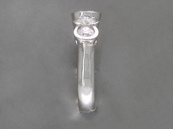 DIAMOND 5-STONE HALF-BEZEL RING