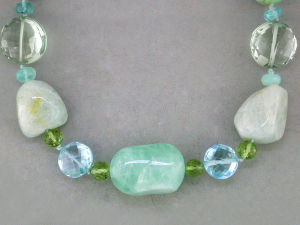 MULTICOLOR, MULTI-SHAPE CHUNKY GEMSTONE NECKLACE WITH AQUAMARINE CENTER