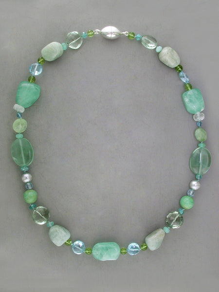 MULTICOLOR, MULTI-SHAPE CHUNKY GEMSTONE NECKLACE WITH AQUAMARINE CENTER